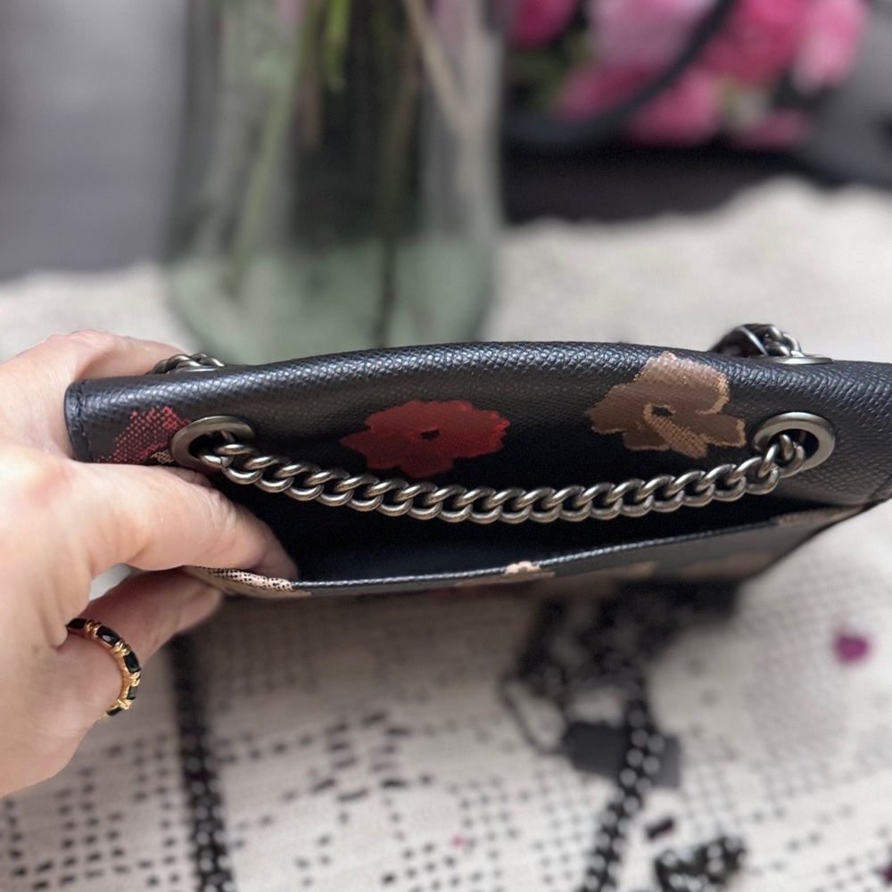 💕Coach Black and Red Crossbody Bag. - Picture 5 of 6
